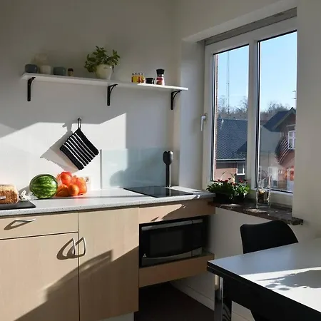 Lovely Town - Sleeps 5 Parking & Garden Apartment