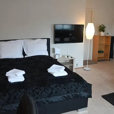 Apartment Lovely Town - Sleeps 5 Parking & Garden