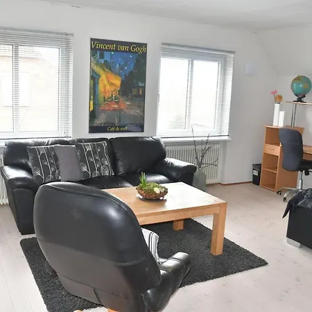Apartment Lovely Town - Sleeps 5 Parking & Garden *