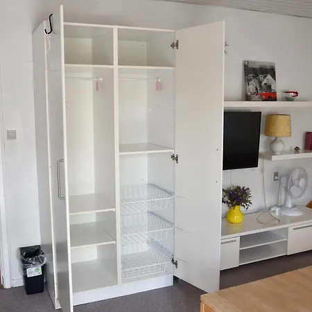 Lovely Town - Sleeps 5 Parking & Garden 아파트 *