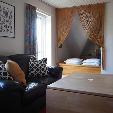 Apartment Lovely Town - Sleeps 5 Parking & Garden