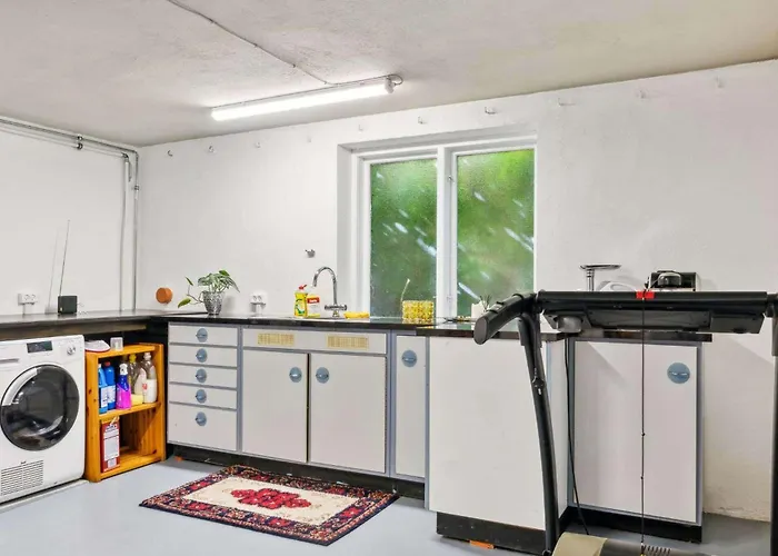 Apartment Lovely Town - Sleeps 5 Parking & Garden